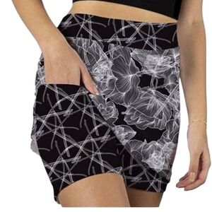 Skort Obsession Large Black & White Floral Print Etch A Sketch Skort NWT